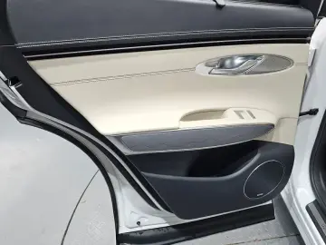 2021 Genesis GV70 с пробегом 75 538 км
