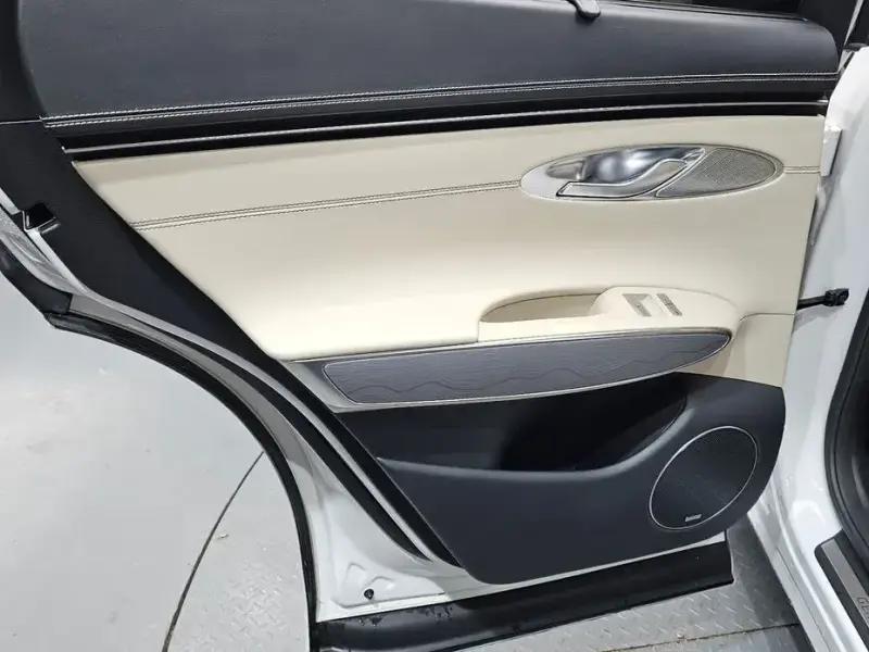 2021 Genesis GV70 с пробегом 75 538 км