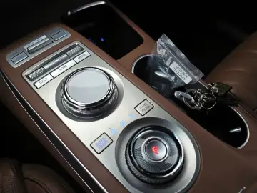 2021 Genesis GV70 с пробегом 49 678 км