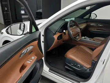 2021 Genesis GV70 с пробегом 49 678 км