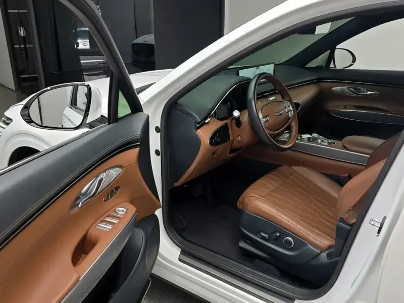 2021 Genesis GV70 с пробегом 49 678 км