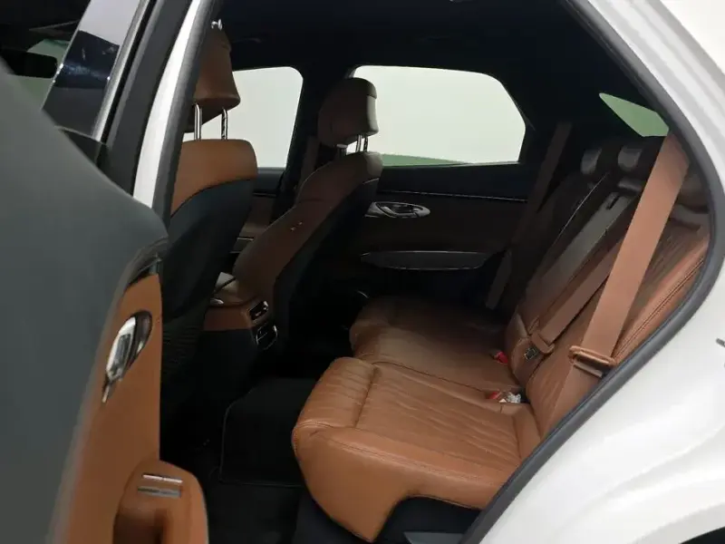 2021 Genesis GV70 с пробегом 49 678 км