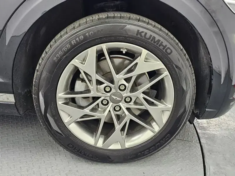 2021 Genesis GV70 с пробегом 85 788 км