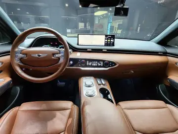 2022 Genesis GV70 с пробегом 41 656 км