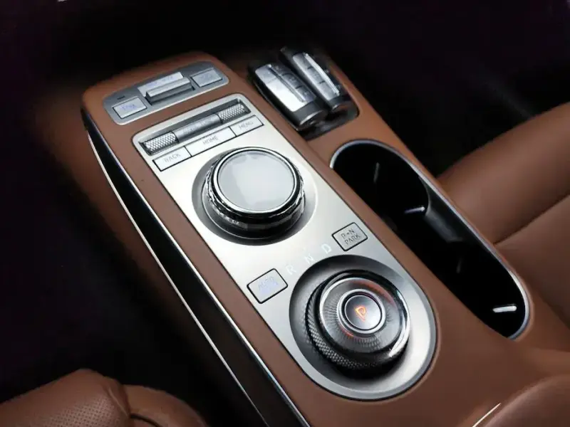 2022 Genesis GV70 с пробегом 41 656 км
