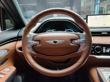 2022 Genesis GV70 с пробегом 41 656 км