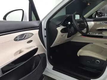 2021 Genesis GV70 с пробегом 52 978 км
