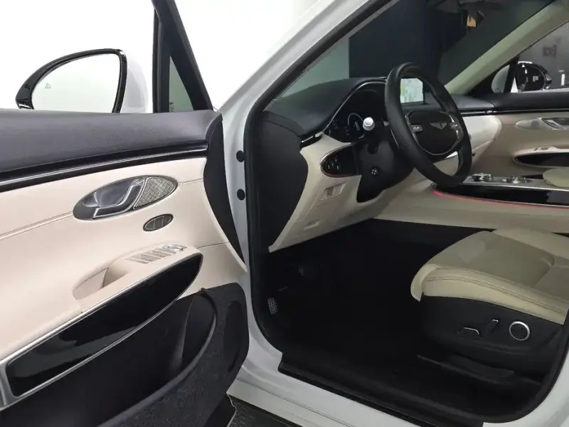 2021 Genesis GV70 с пробегом 52 978 км