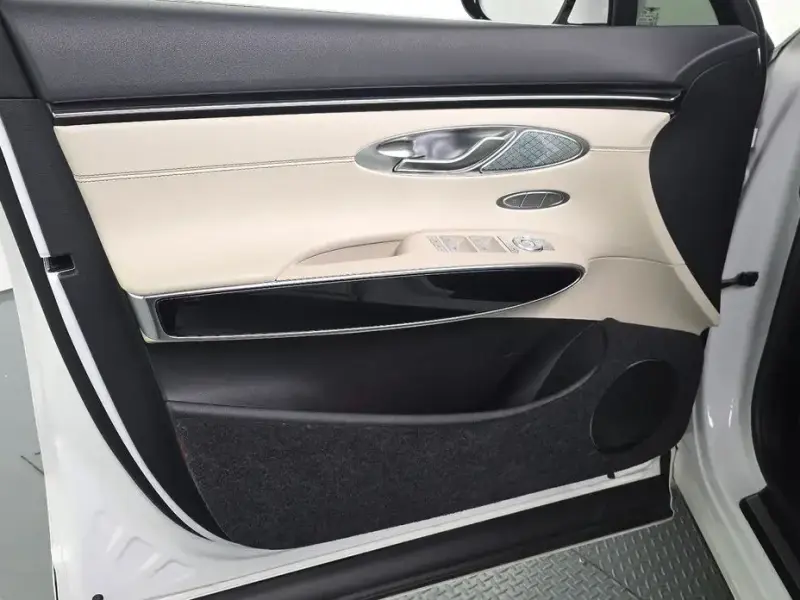 2021 Genesis GV70 с пробегом 52 978 км