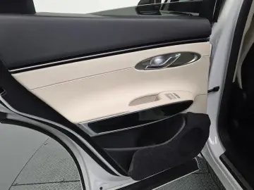 2021 Genesis GV70 с пробегом 52 978 км