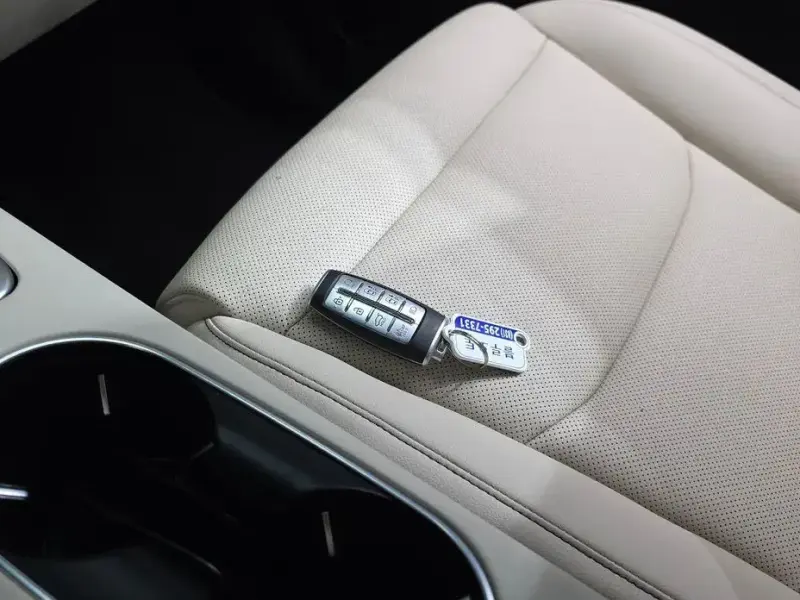 2021 Genesis GV70 с пробегом 52 978 км