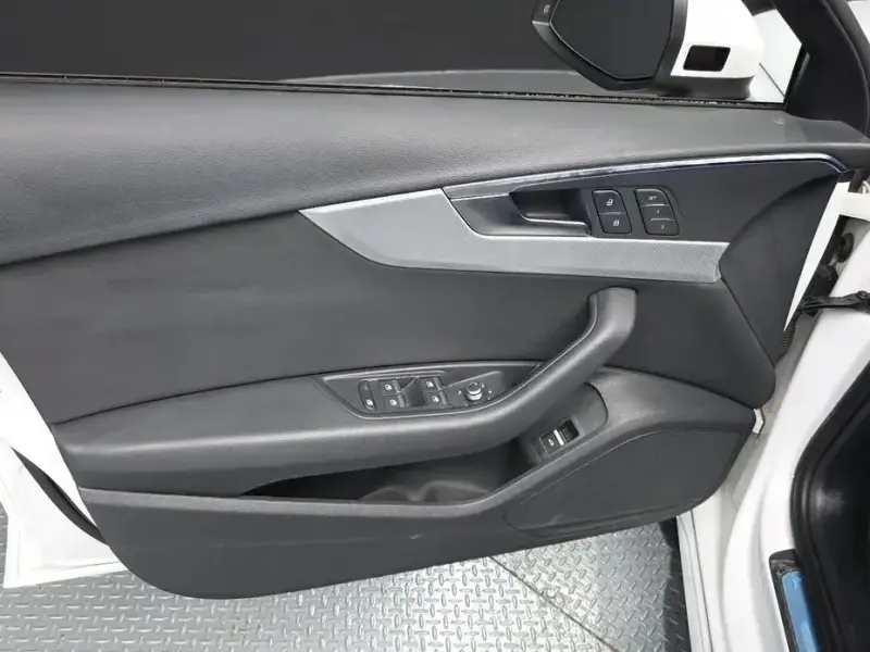 2021 Audi A4 с пробегом 50 084 км
