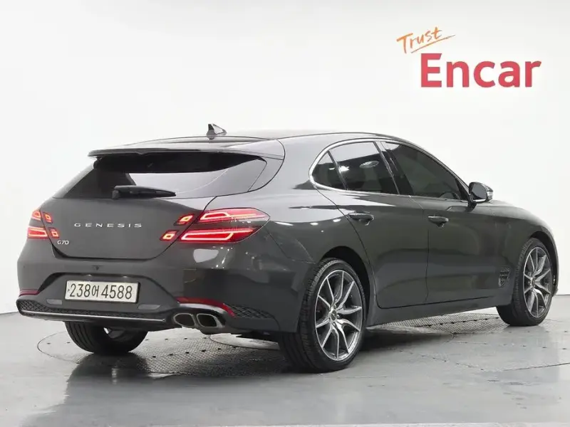2022 Genesis G70 с пробегом 18 750 км