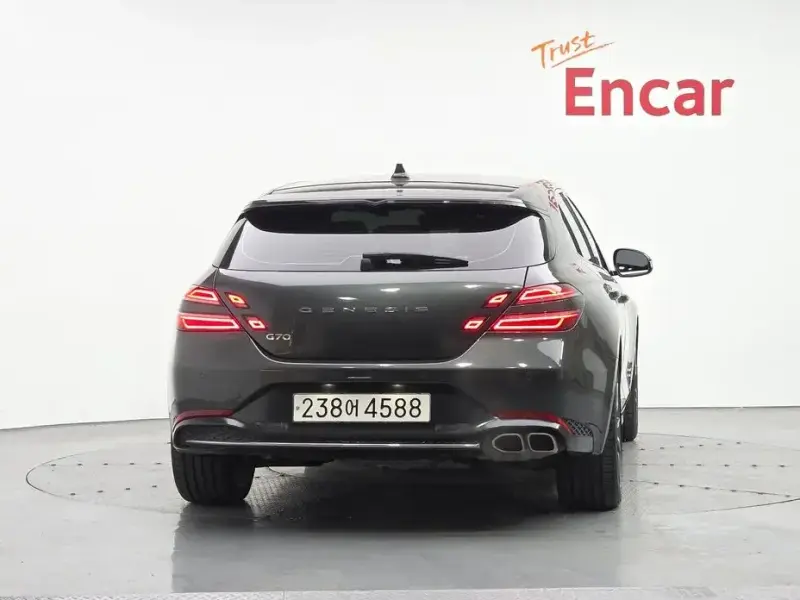 2022 Genesis G70 с пробегом 18 750 км