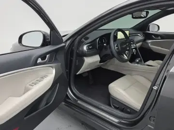 2022 Genesis G70 с пробегом 18 750 км