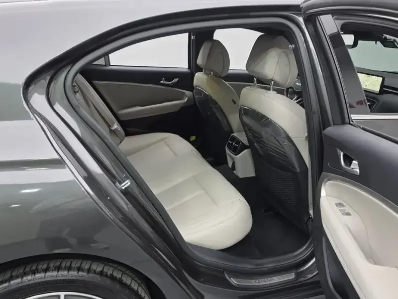 2022 Genesis G70 с пробегом 18 750 км
