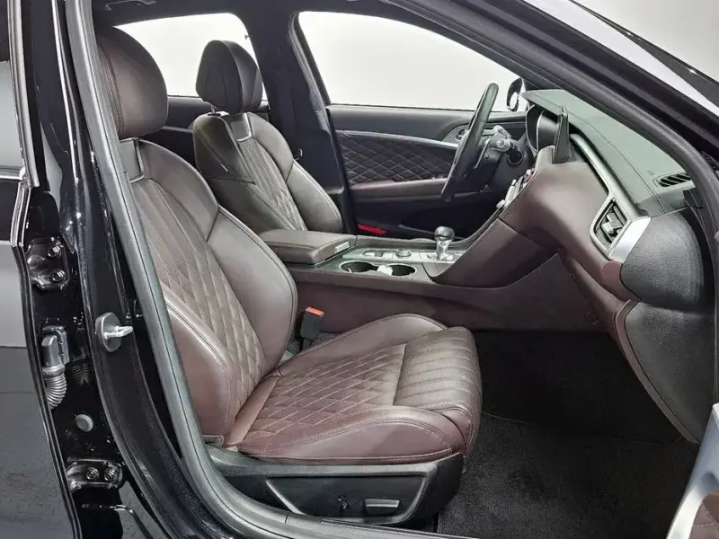 2023 Genesis G70 с пробегом 30 382 км