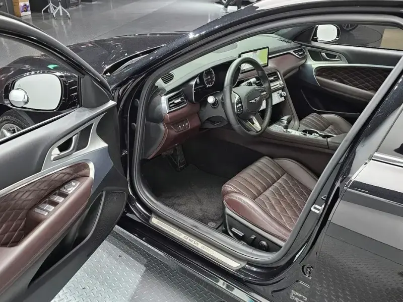 2023 Genesis G70 с пробегом 30 382 км