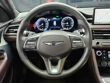2023 Genesis G70 с пробегом 30 382 км