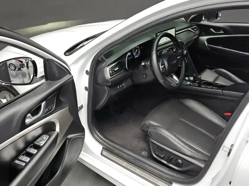 2022 Genesis G70 с пробегом 55 642 км