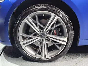 2025 Genesis G70 с пробегом 14 910 км