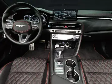 2025 Genesis G70 с пробегом 14 910 км