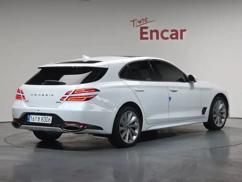 2023 Genesis G70 с пробегом 49 296 км