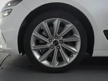 2023 Genesis G70 с пробегом 49 296 км