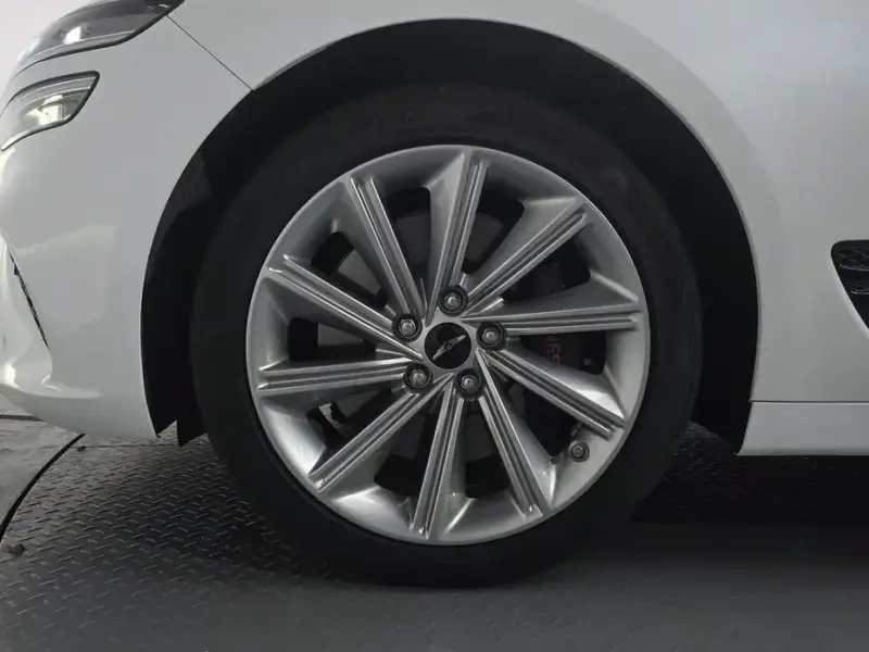 2023 Genesis G70 с пробегом 49 296 км