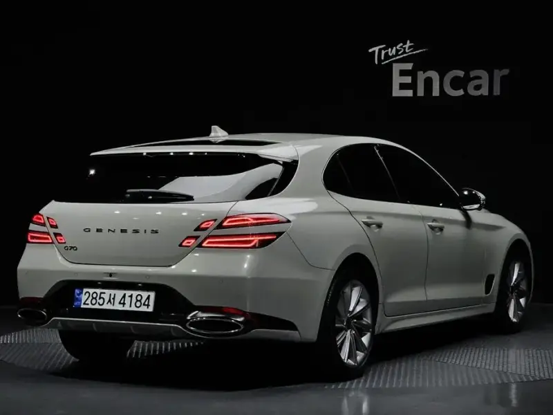 2024 Genesis G70 с пробегом 27 911 км