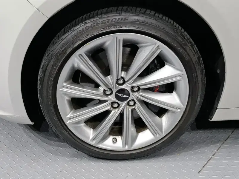 2024 Genesis G70 с пробегом 27 911 км