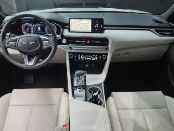 2024 Genesis G70 с пробегом 27 911 км