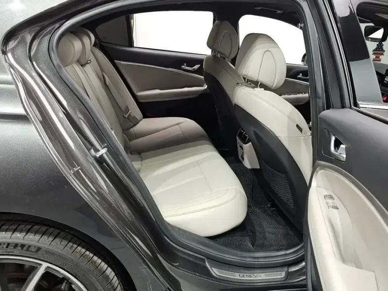 2022 Genesis G70 с пробегом 136 298 км