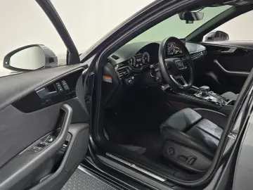 2022 Audi A4 с пробегом 64 549 км