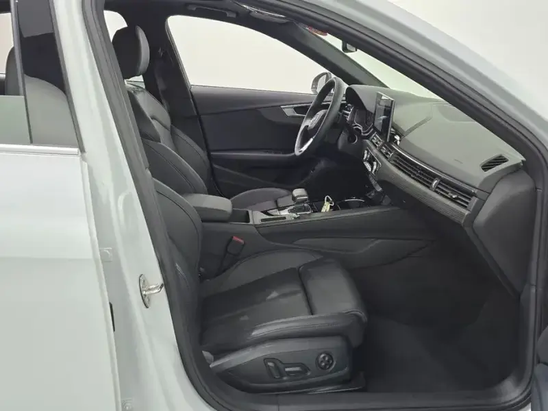 2022 Audi A4 с пробегом 44 291 км