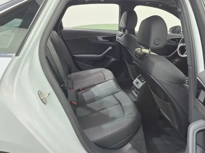 2022 Audi A4 с пробегом 44 291 км