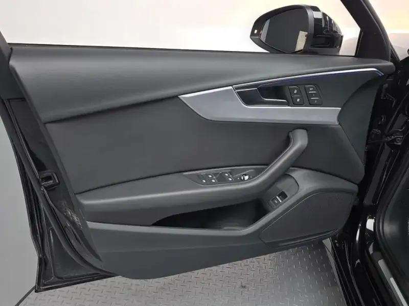 2023 Audi A4 с пробегом 24 663 км