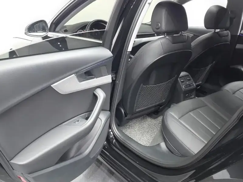 2023 Audi A4 с пробегом 24 663 км