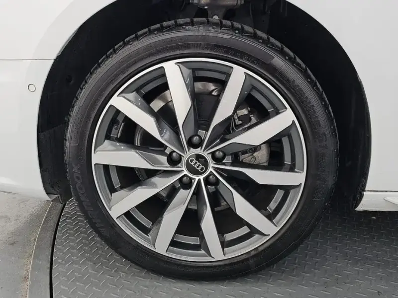 2023 Audi A4 с пробегом 3 057 км