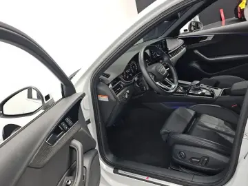 2023 Audi A4 с пробегом 3 057 км