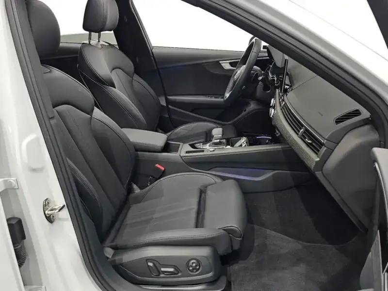 2023 Audi A4 с пробегом 3 057 км