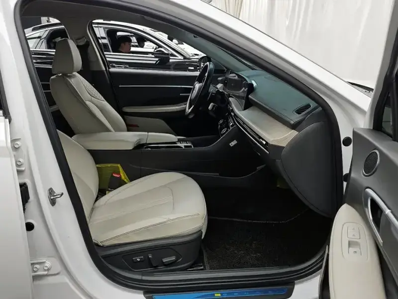 2023 Hyundai Sonata с пробегом 49 692 км