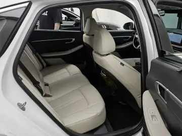 2023 Hyundai Sonata с пробегом 49 692 км