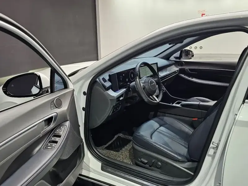 2023 Hyundai Sonata с пробегом 33 127 км