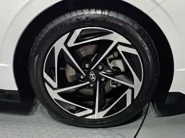 2023 Hyundai Sonata с пробегом 33 127 км