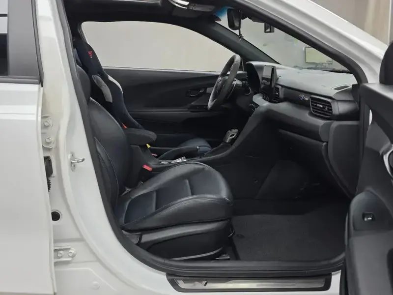 2021 Hyundai Veloster с пробегом 77 182 км