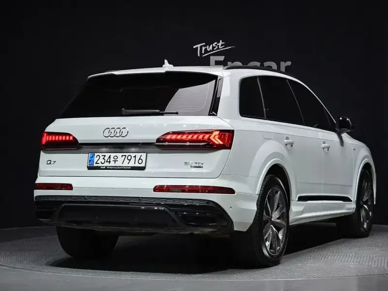 2023 Audi Q7 с пробегом 50 952 км