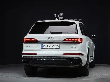 2023 Audi Q7 с пробегом 50 952 км