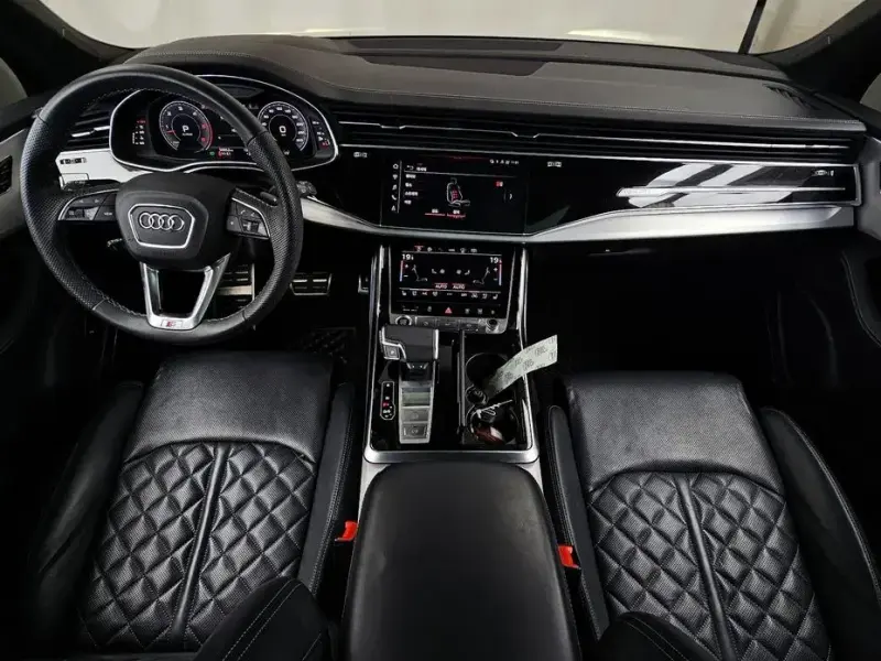 2023 Audi Q7 с пробегом 50 952 км