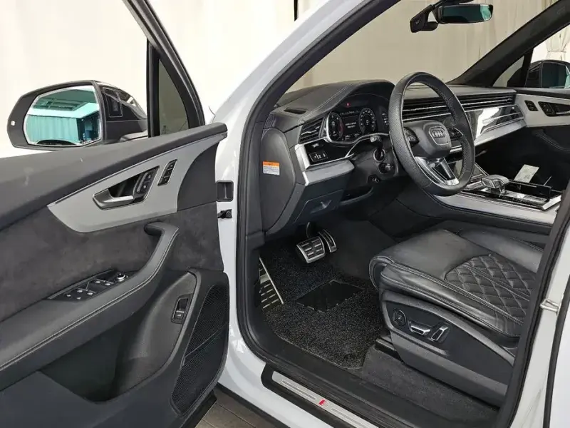 2023 Audi Q7 с пробегом 50 952 км